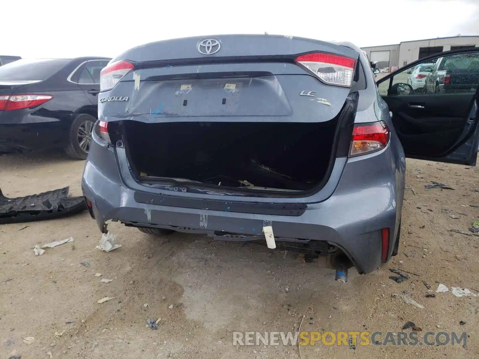 9 Photograph of a damaged car 5YFEPRAE8LP110806 TOYOTA COROLLA 2020