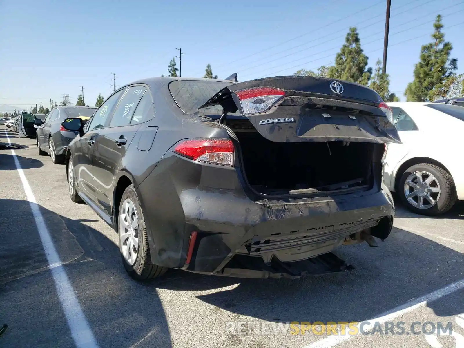 3 Photograph of a damaged car 5YFEPRAE8LP116654 TOYOTA COROLLA 2020