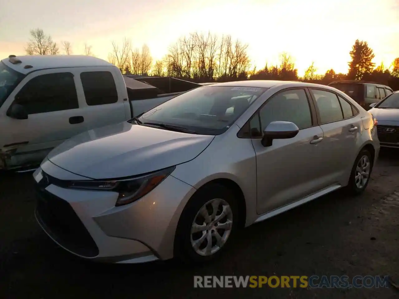 2 Photograph of a damaged car 5YFEPRAE8LP119067 TOYOTA COROLLA 2020