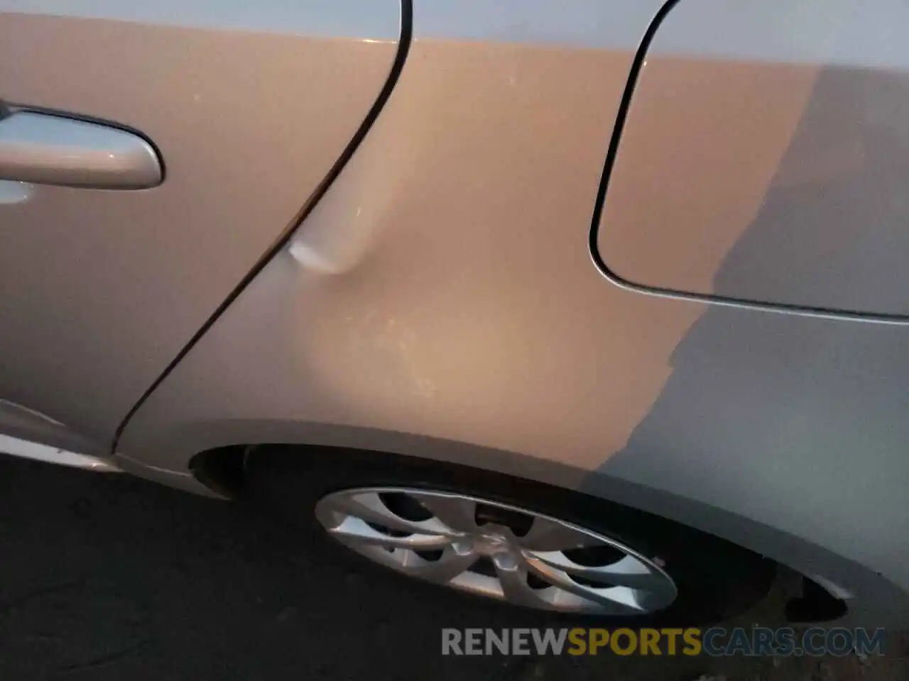 9 Photograph of a damaged car 5YFEPRAE8LP119067 TOYOTA COROLLA 2020