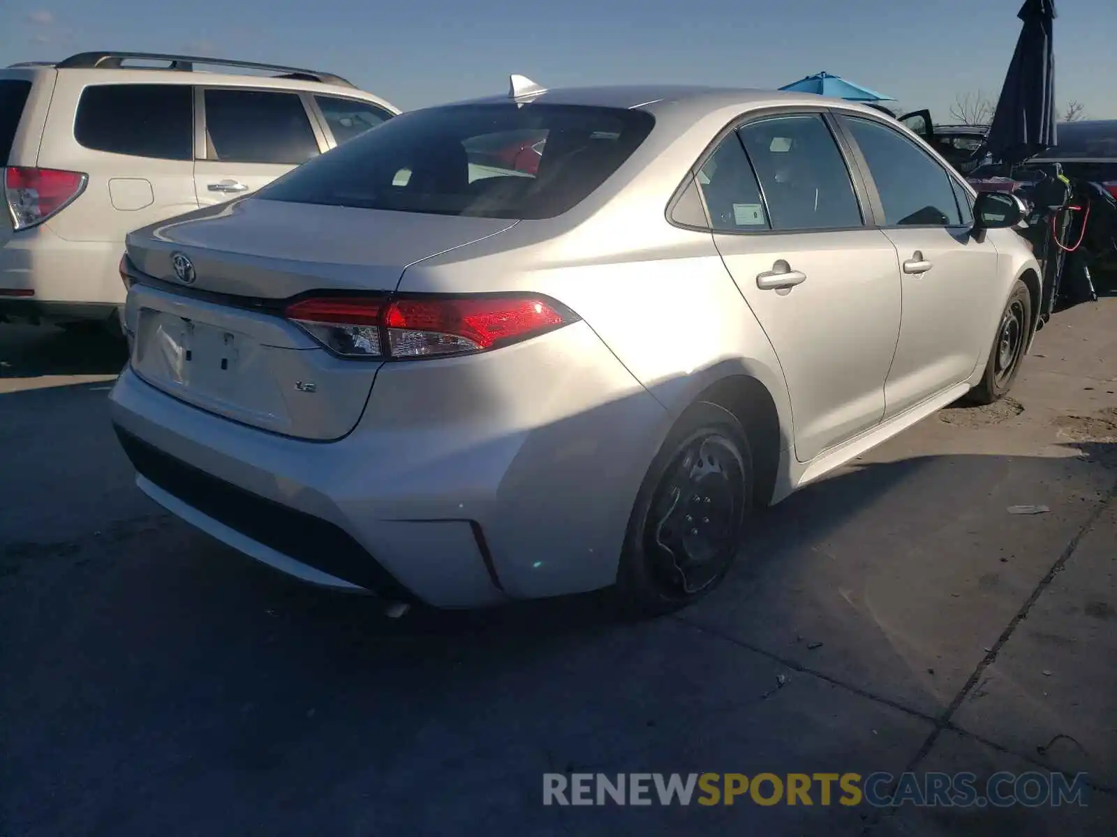 4 Photograph of a damaged car 5YFEPRAE8LP119201 TOYOTA COROLLA 2020