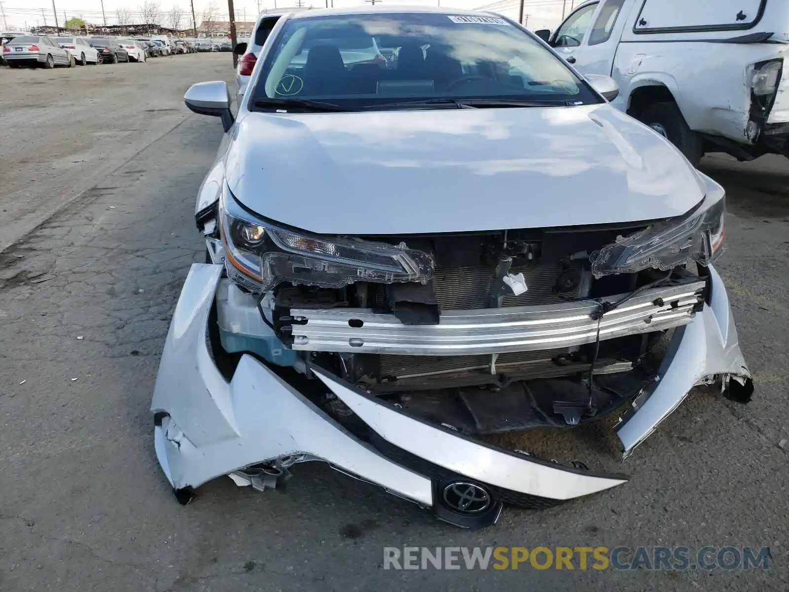 9 Photograph of a damaged car 5YFEPRAE8LP120025 TOYOTA COROLLA 2020