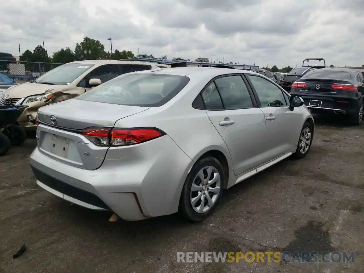 4 Photograph of a damaged car 5YFEPRAE8LP120655 TOYOTA COROLLA 2020