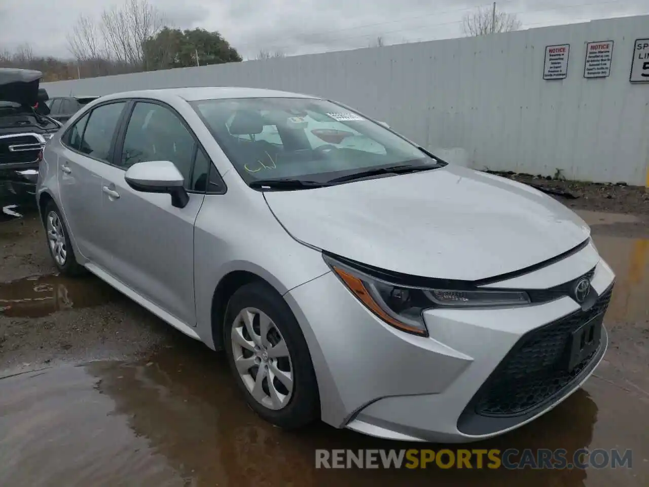 1 Photograph of a damaged car 5YFEPRAE8LP121286 TOYOTA COROLLA 2020