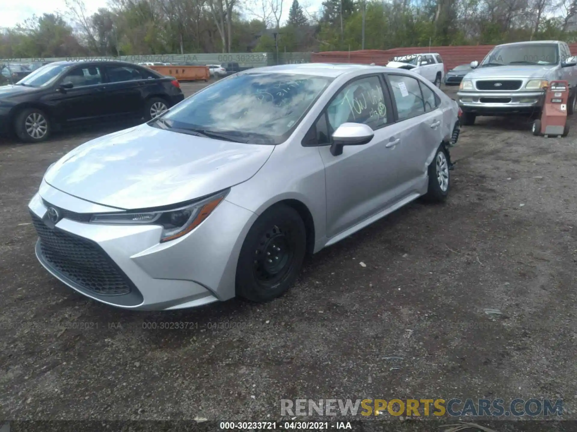 2 Photograph of a damaged car 5YFEPRAE8LP121529 TOYOTA COROLLA 2020