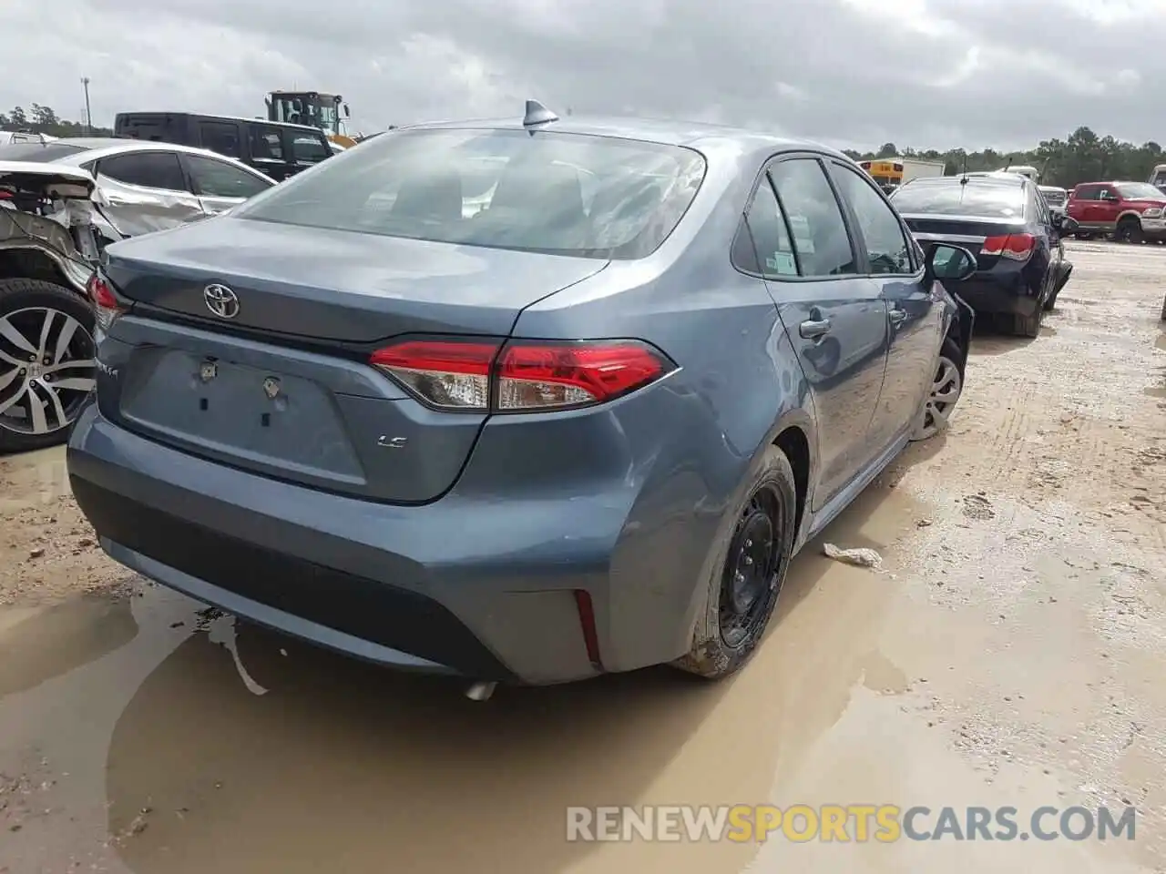 4 Photograph of a damaged car 5YFEPRAE8LP121742 TOYOTA COROLLA 2020