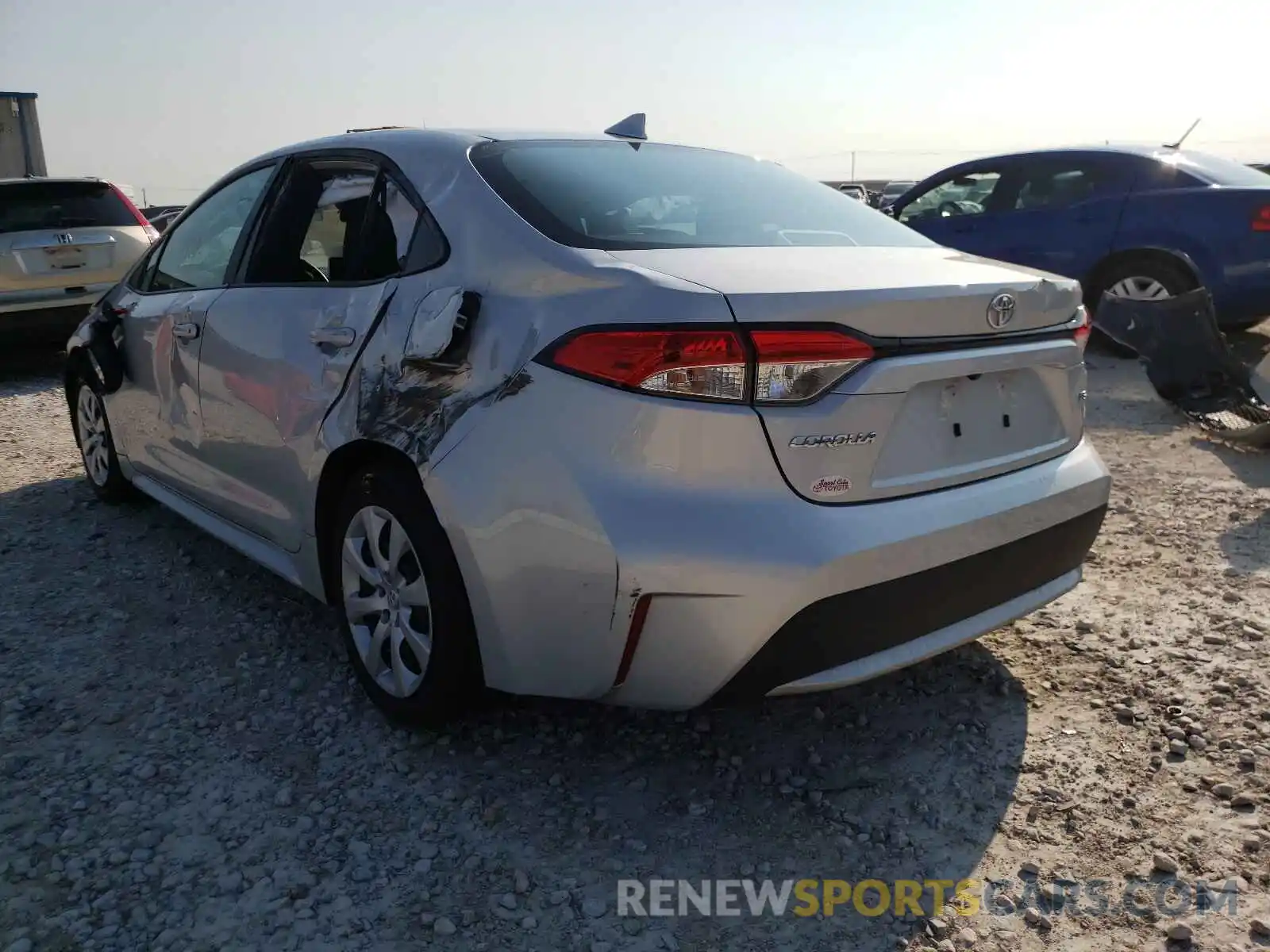 3 Photograph of a damaged car 5YFEPRAE8LP122325 TOYOTA COROLLA 2020