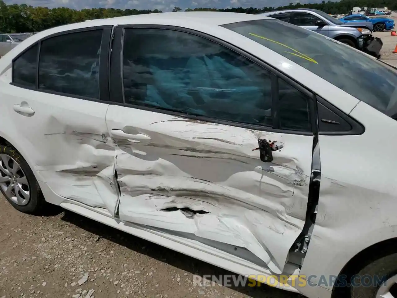 9 Photograph of a damaged car 5YFEPRAE8LP124317 TOYOTA COROLLA 2020