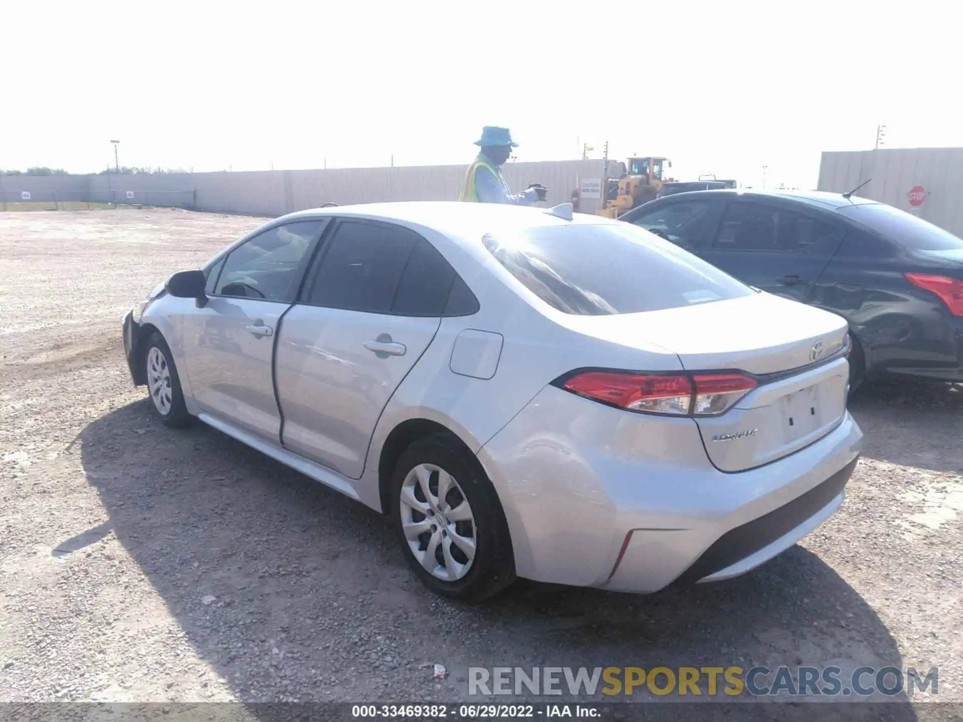 3 Photograph of a damaged car 5YFEPRAE8LP126004 TOYOTA COROLLA 2020