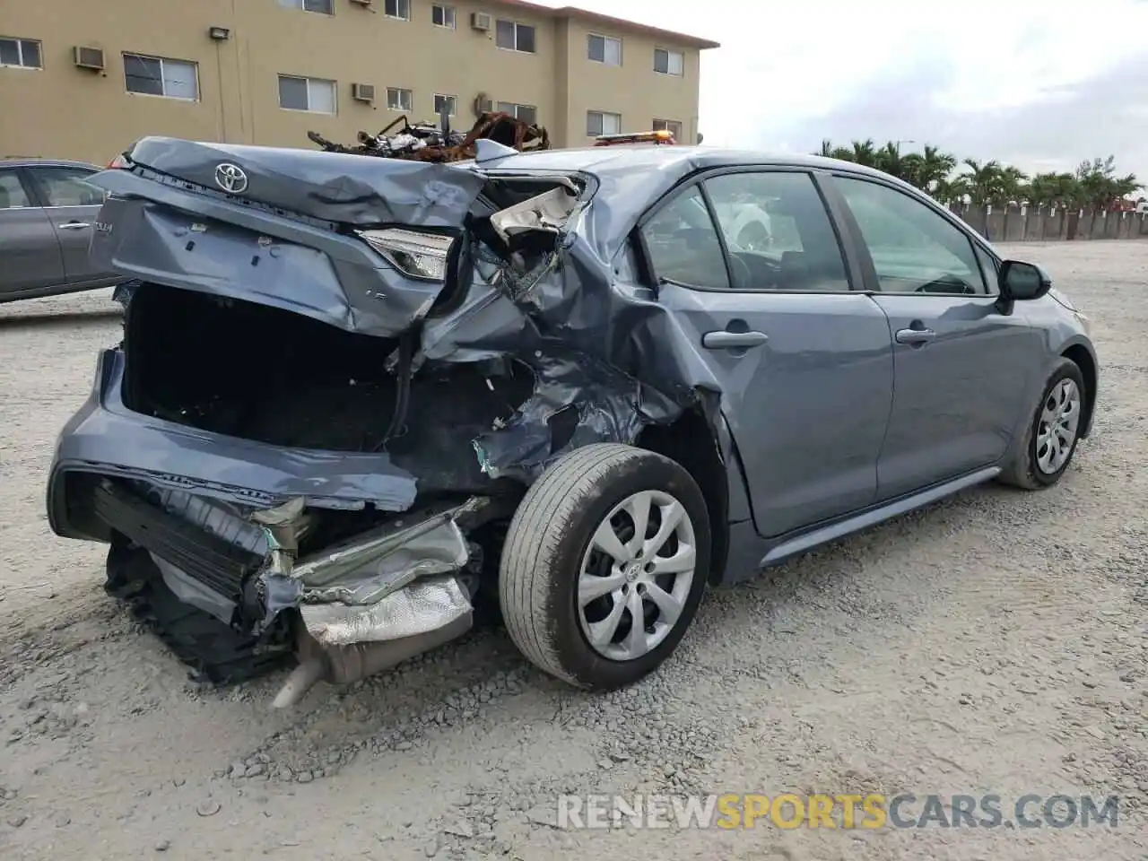 4 Photograph of a damaged car 5YFEPRAE8LP128450 TOYOTA COROLLA 2020