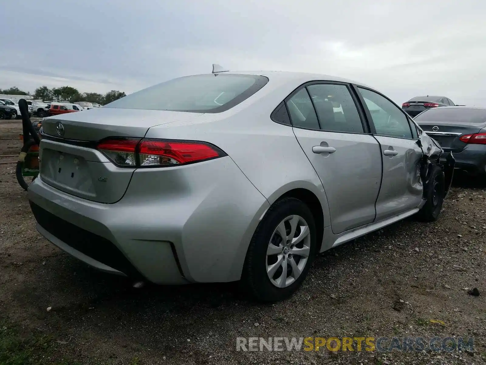 4 Photograph of a damaged car 5YFEPRAE8LP131008 TOYOTA COROLLA 2020