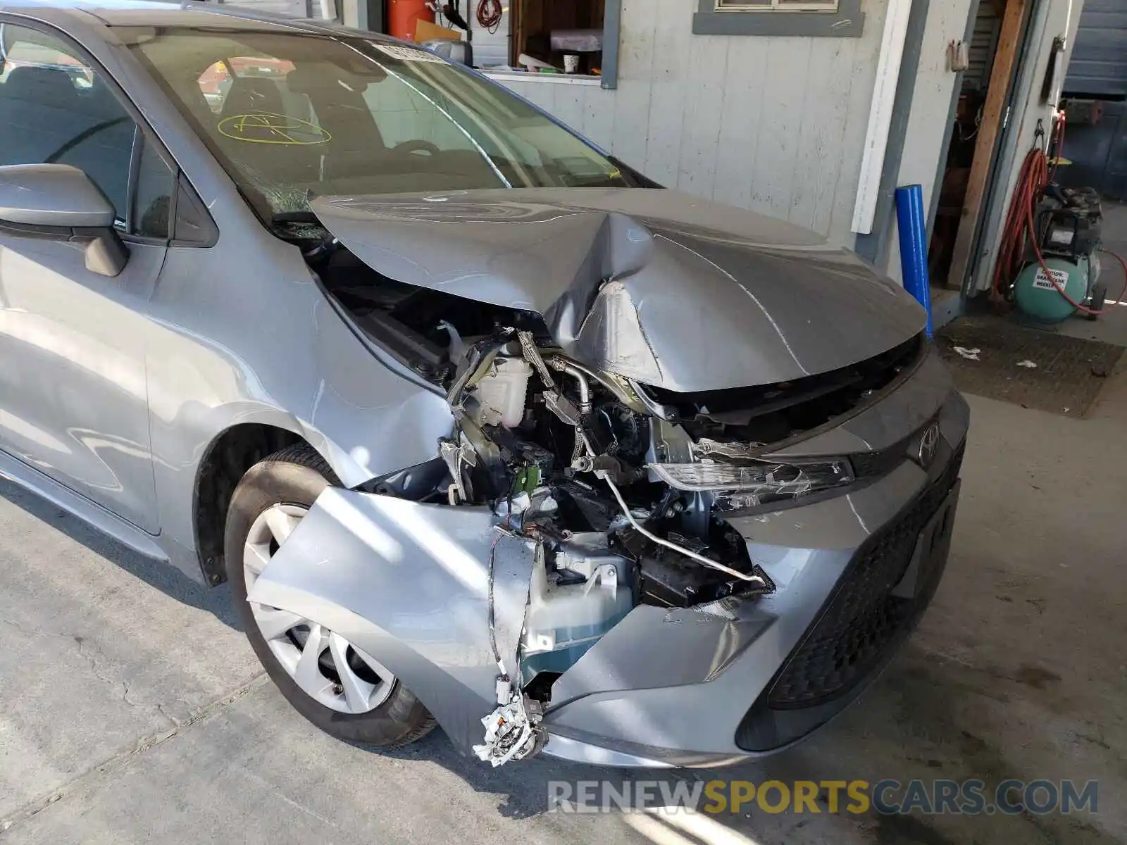 9 Photograph of a damaged car 5YFEPRAE8LP131557 TOYOTA COROLLA 2020