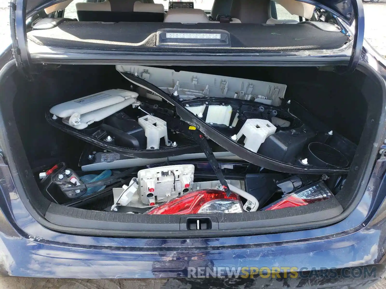 9 Photograph of a damaged car 5YFEPRAE8LP132658 TOYOTA COROLLA 2020