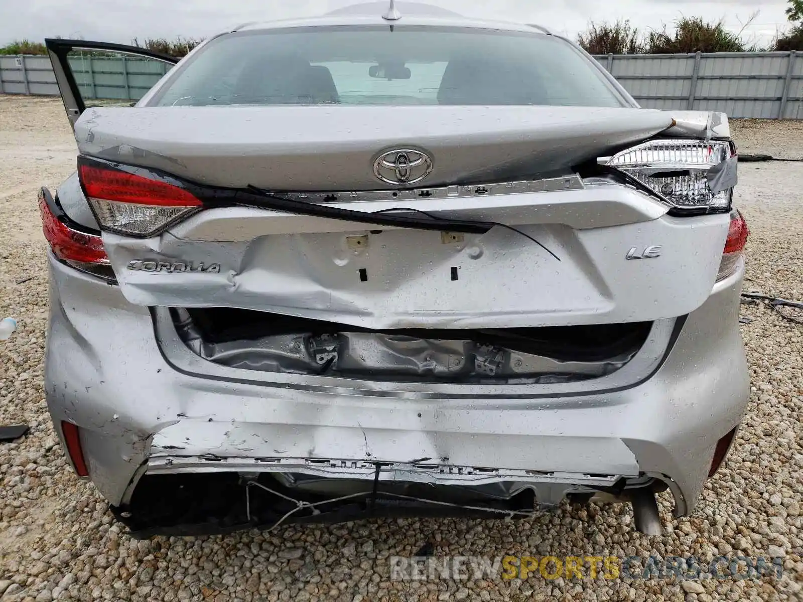 9 Photograph of a damaged car 5YFEPRAE8LP134572 TOYOTA COROLLA 2020