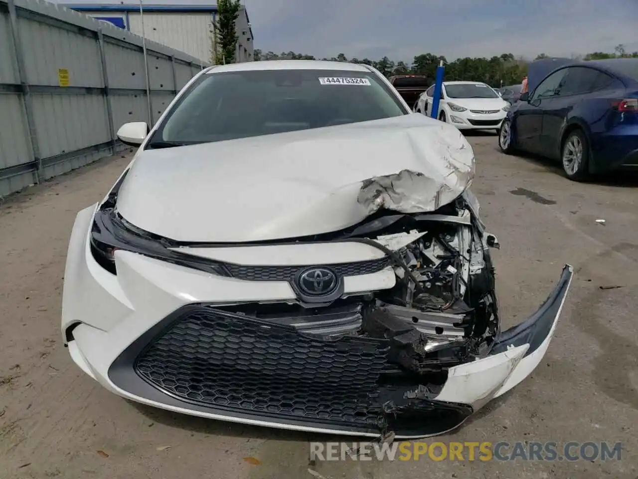 5 Photograph of a damaged car 5YFEPRAE8LP138685 TOYOTA COROLLA 2020