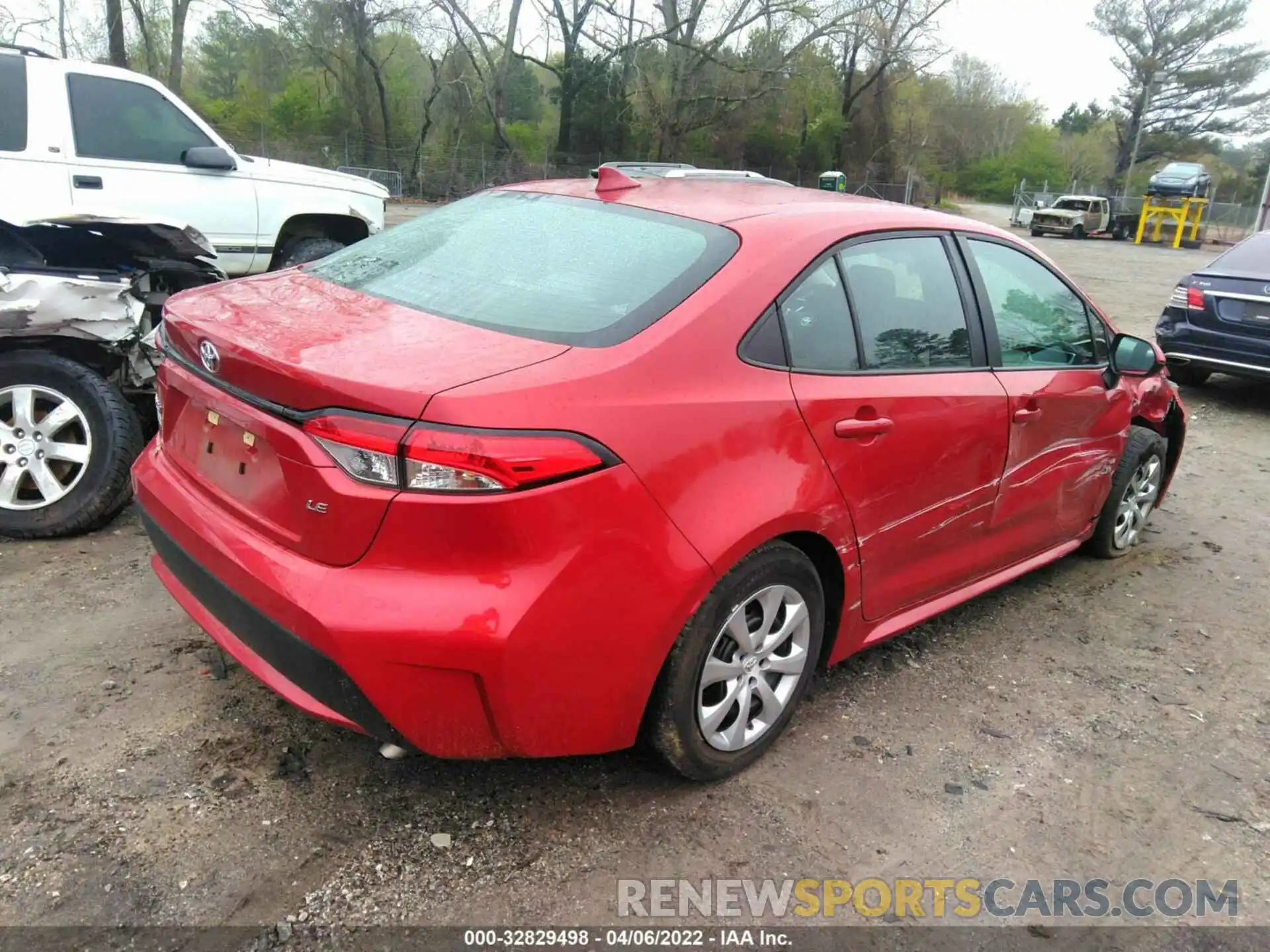 4 Photograph of a damaged car 5YFEPRAE8LP139934 TOYOTA COROLLA 2020