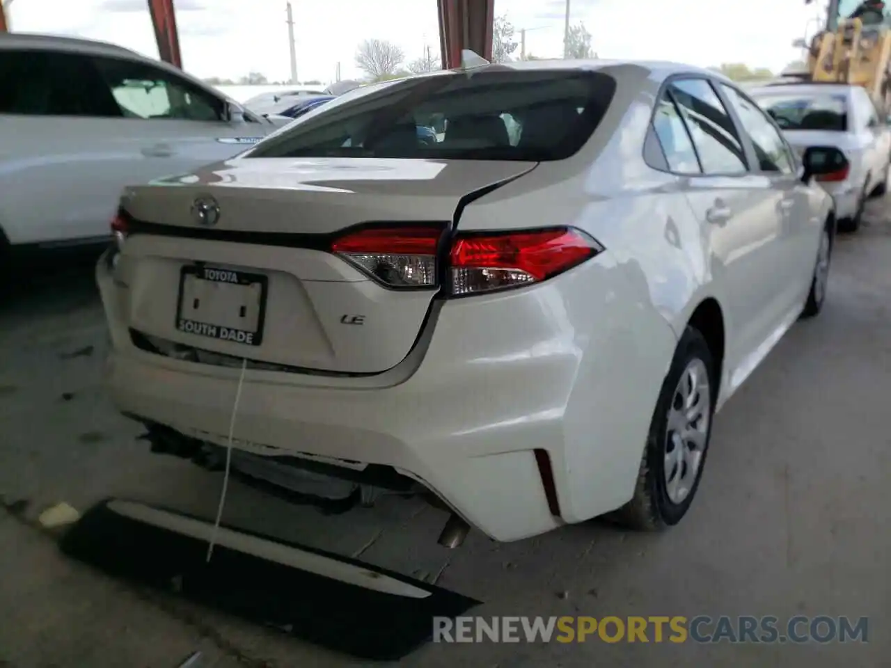 4 Photograph of a damaged car 5YFEPRAE8LP142087 TOYOTA COROLLA 2020