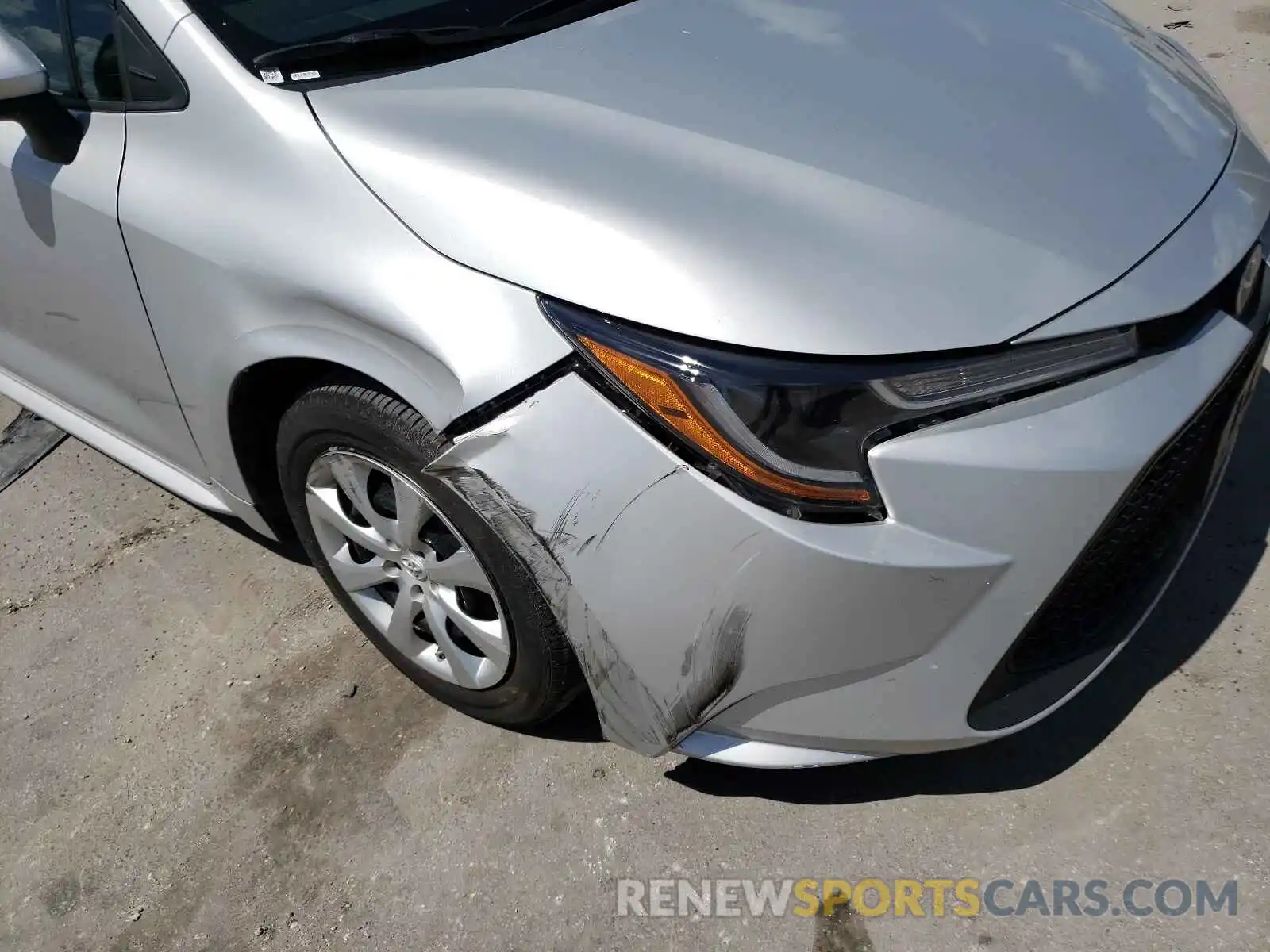 9 Photograph of a damaged car 5YFEPRAE9LP005434 TOYOTA COROLLA 2020