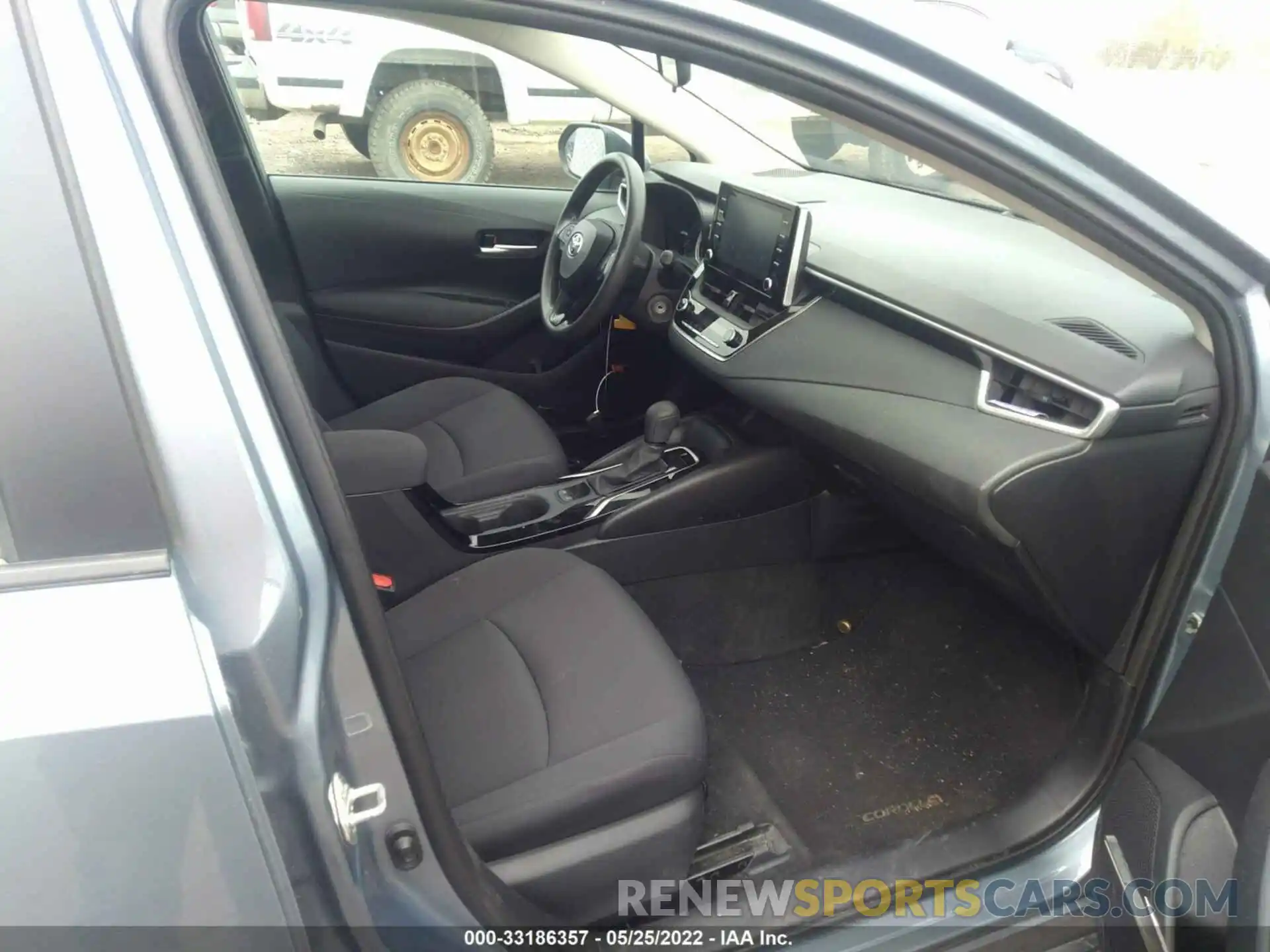 5 Photograph of a damaged car 5YFEPRAE9LP011427 TOYOTA COROLLA 2020