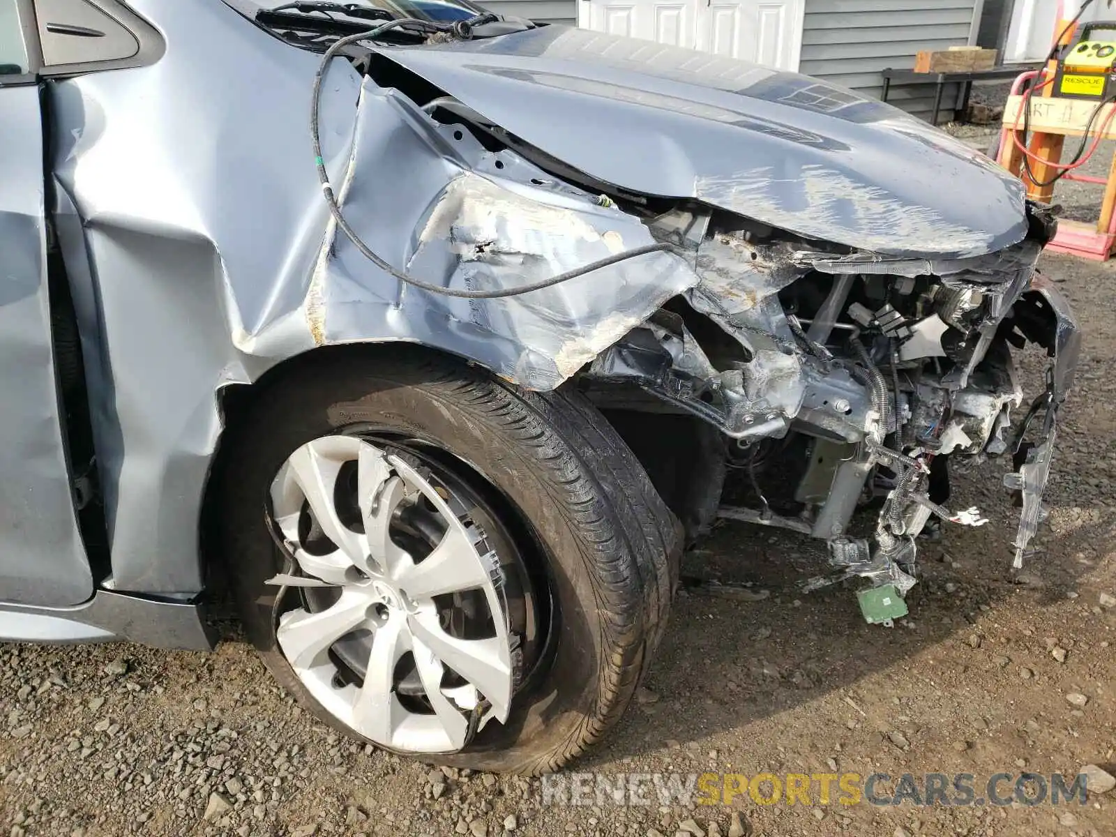 9 Photograph of a damaged car 5YFEPRAE9LP023447 TOYOTA COROLLA 2020