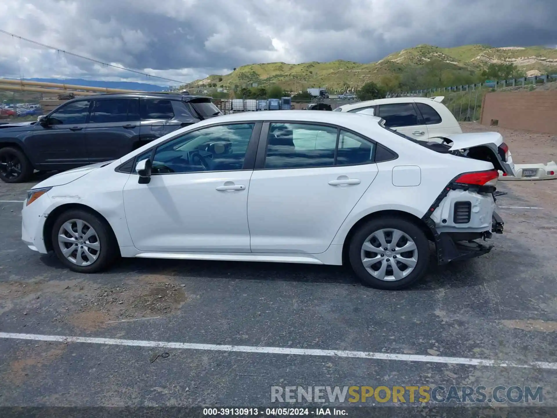 15 Photograph of a damaged car 5YFEPRAE9LP024033 TOYOTA COROLLA 2020