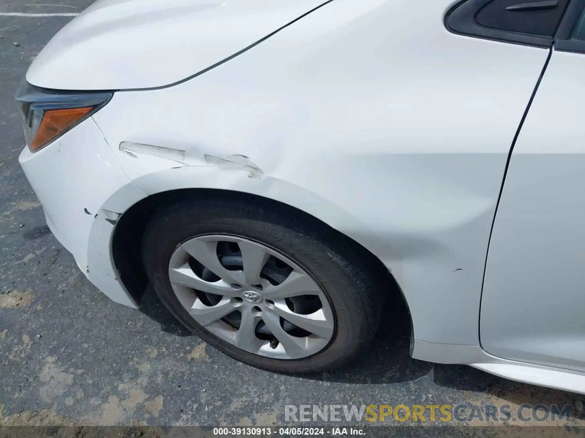 18 Photograph of a damaged car 5YFEPRAE9LP024033 TOYOTA COROLLA 2020