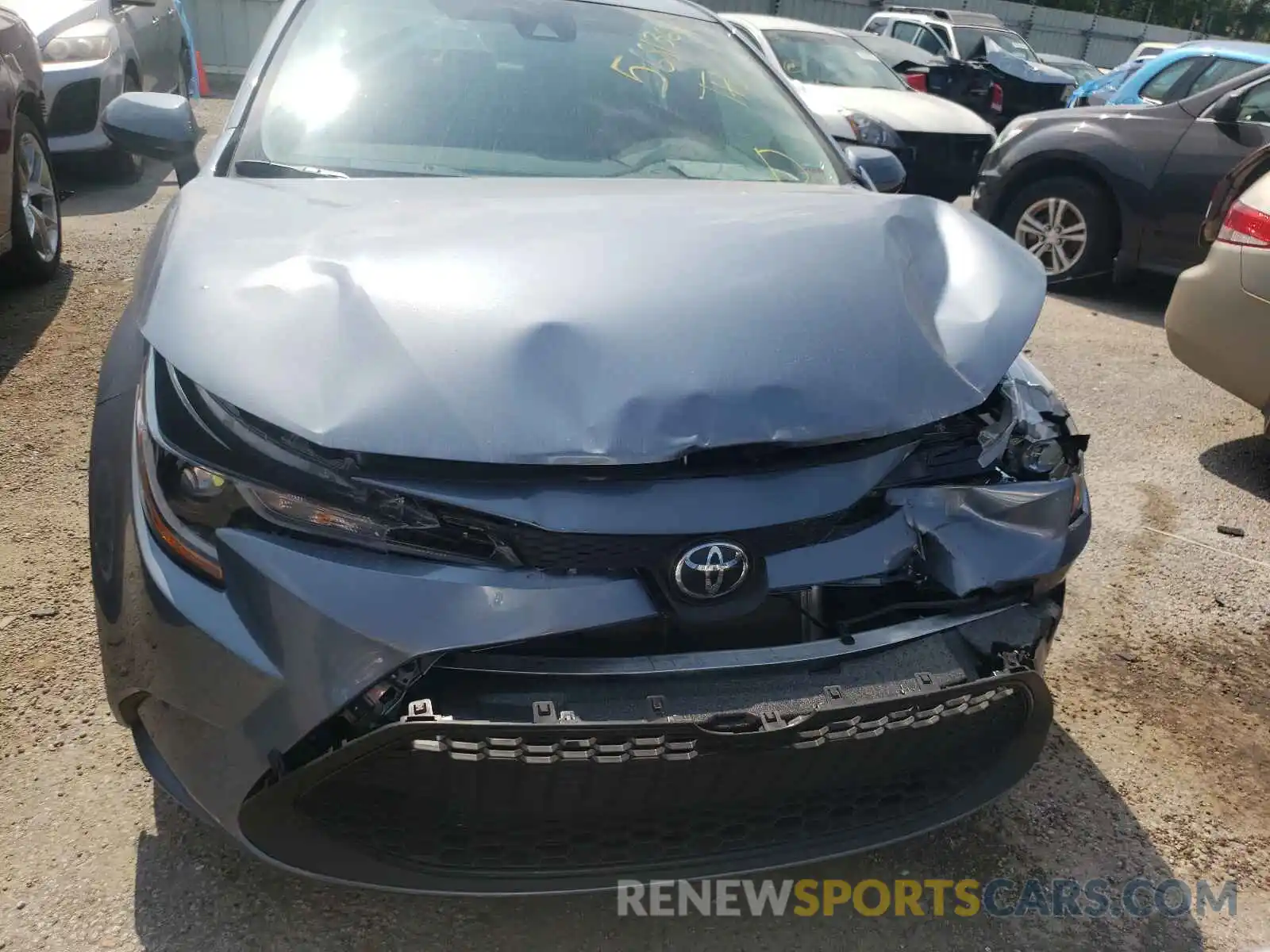 9 Photograph of a damaged car 5YFEPRAE9LP029006 TOYOTA COROLLA 2020