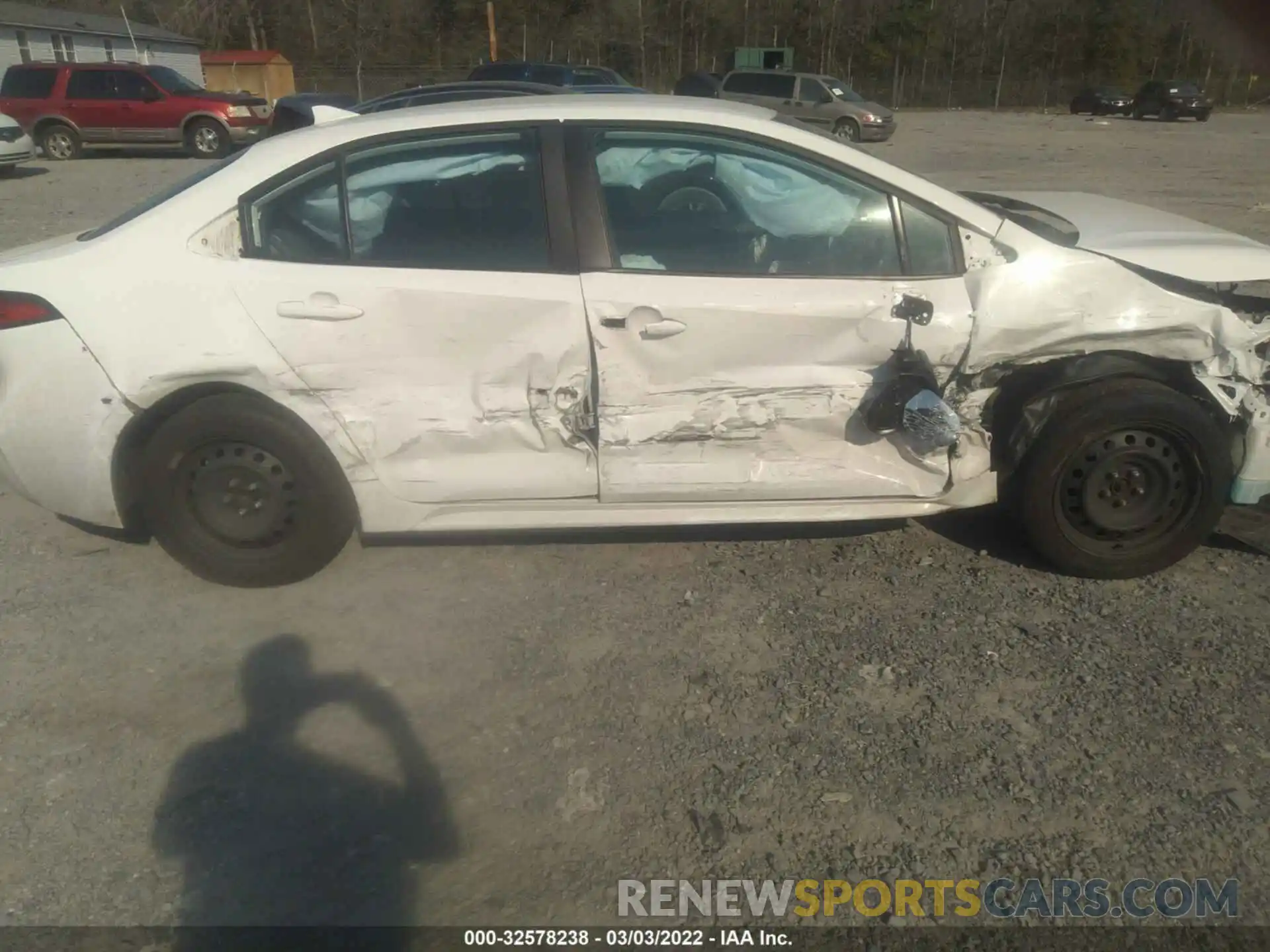 6 Photograph of a damaged car 5YFEPRAE9LP029457 TOYOTA COROLLA 2020