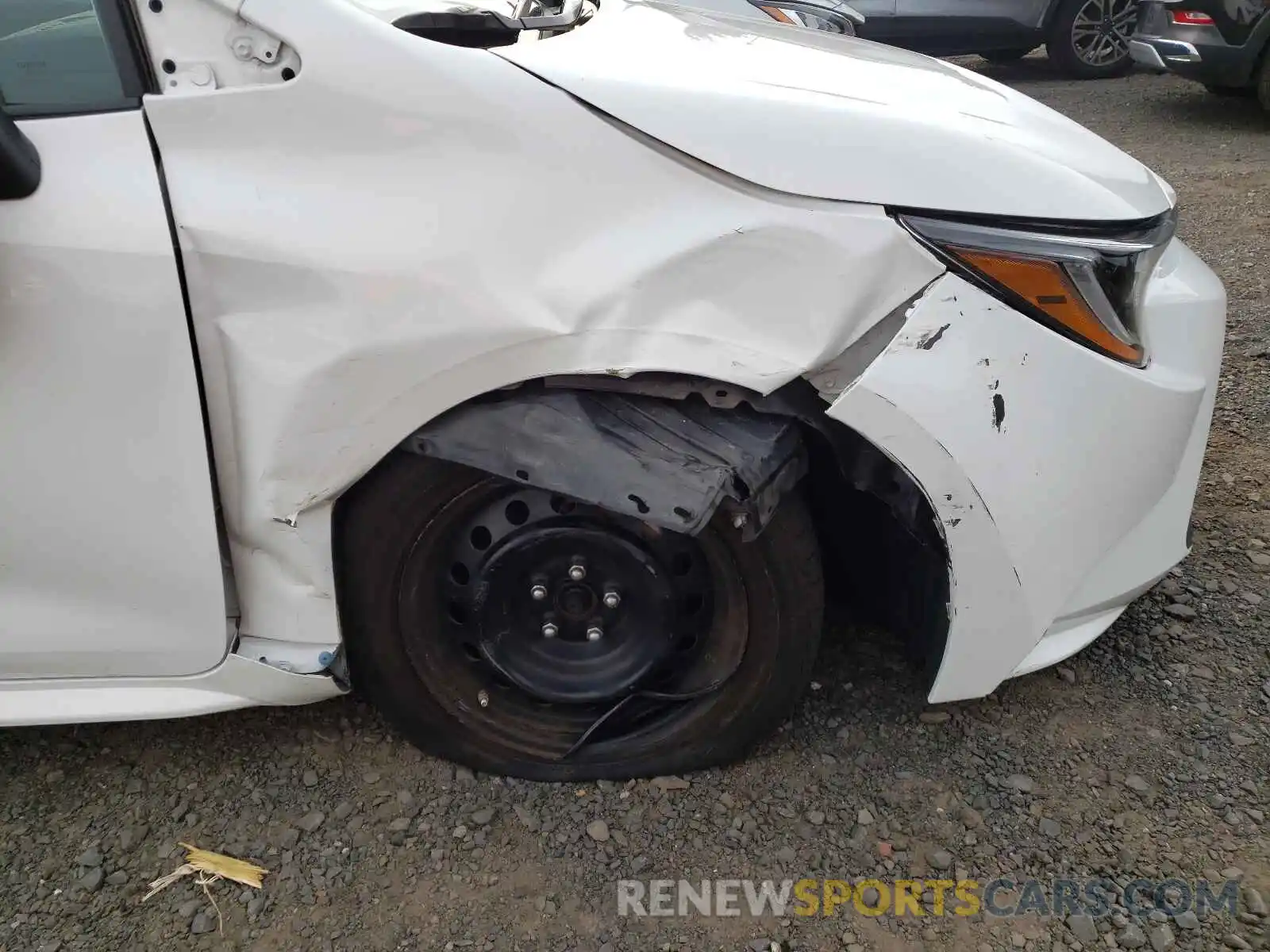 9 Photograph of a damaged car 5YFEPRAE9LP036781 TOYOTA COROLLA 2020