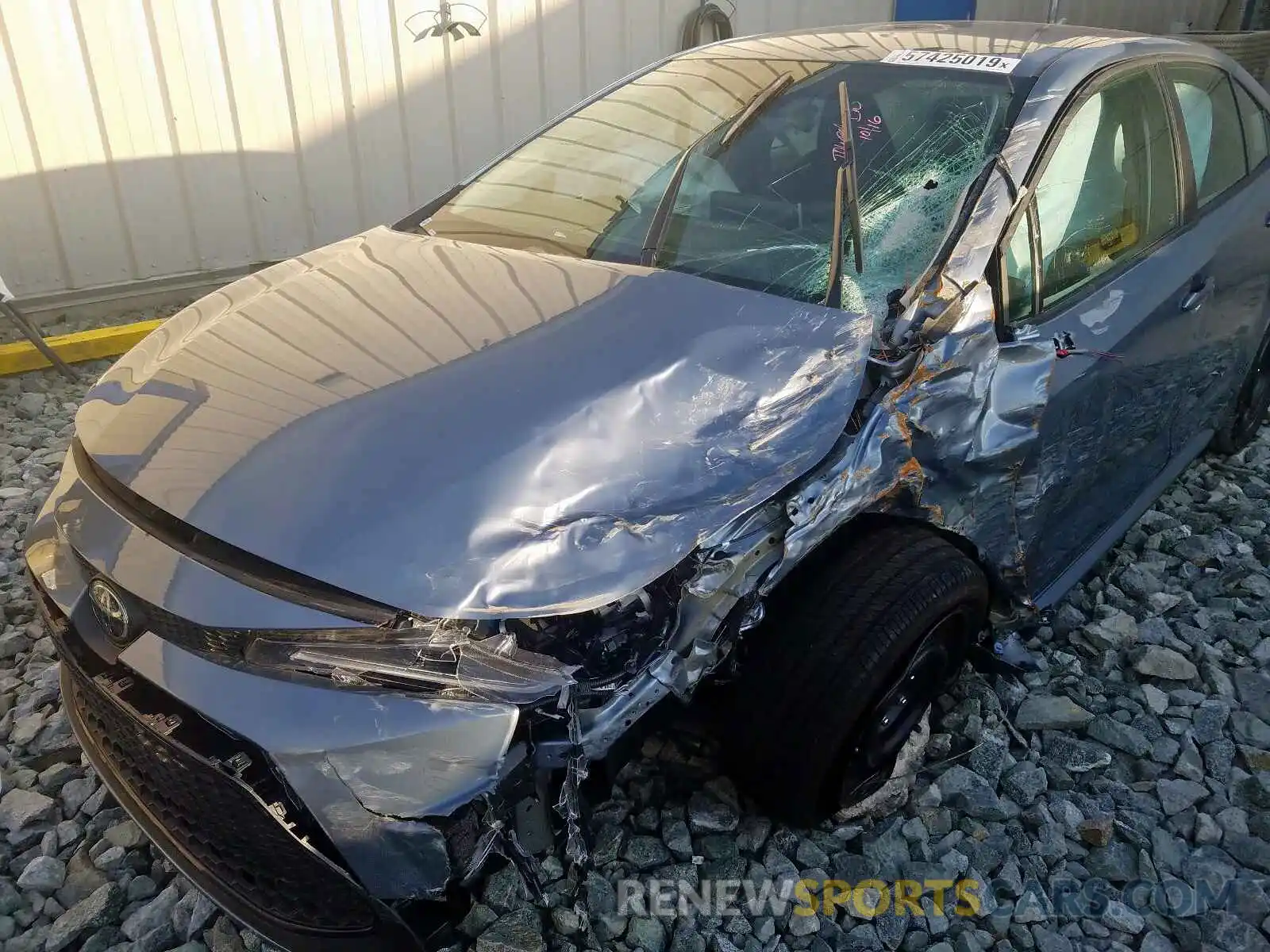 9 Photograph of a damaged car 5YFEPRAE9LP038997 TOYOTA COROLLA 2020