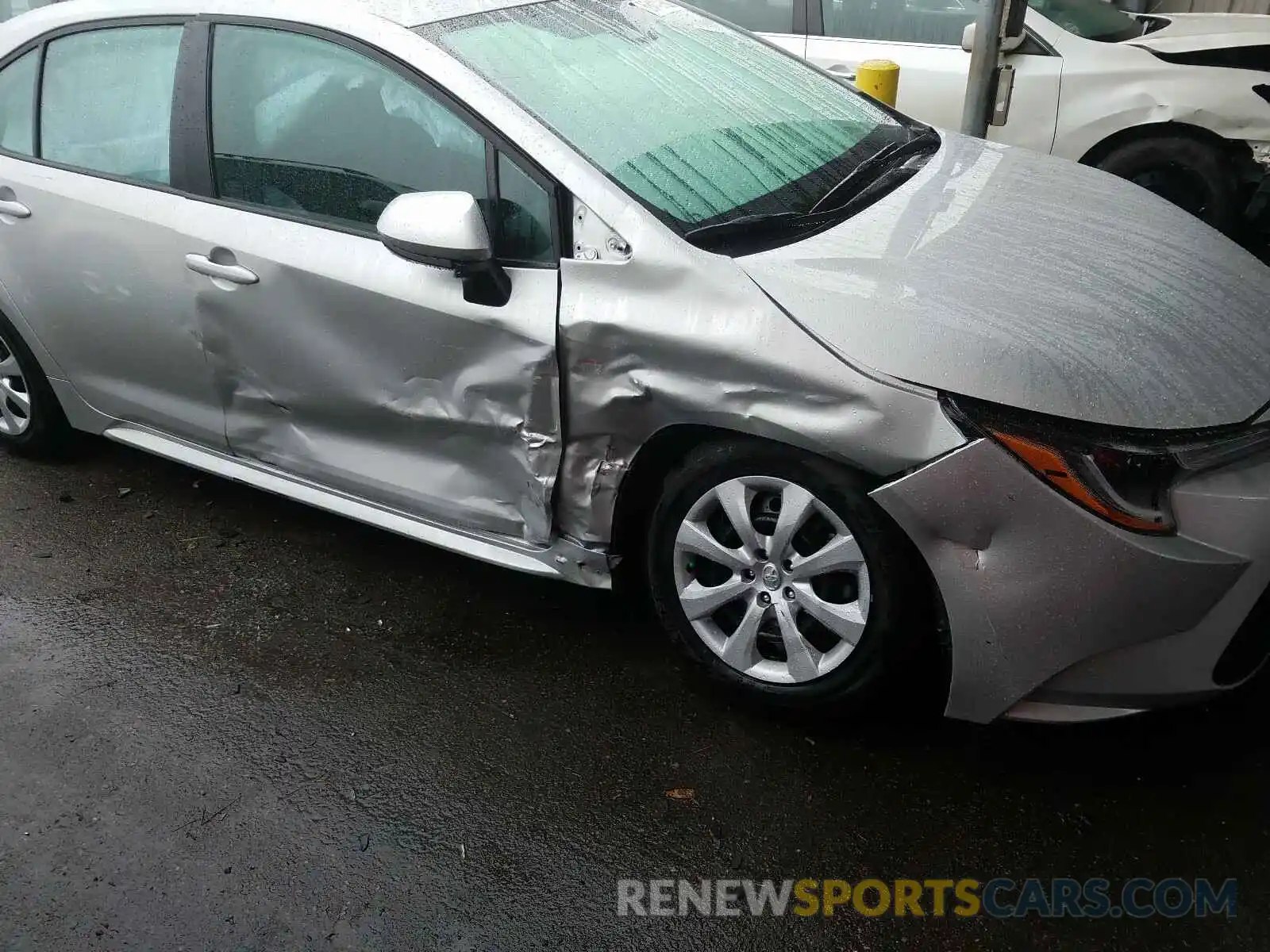 9 Photograph of a damaged car 5YFEPRAE9LP039373 TOYOTA COROLLA 2020