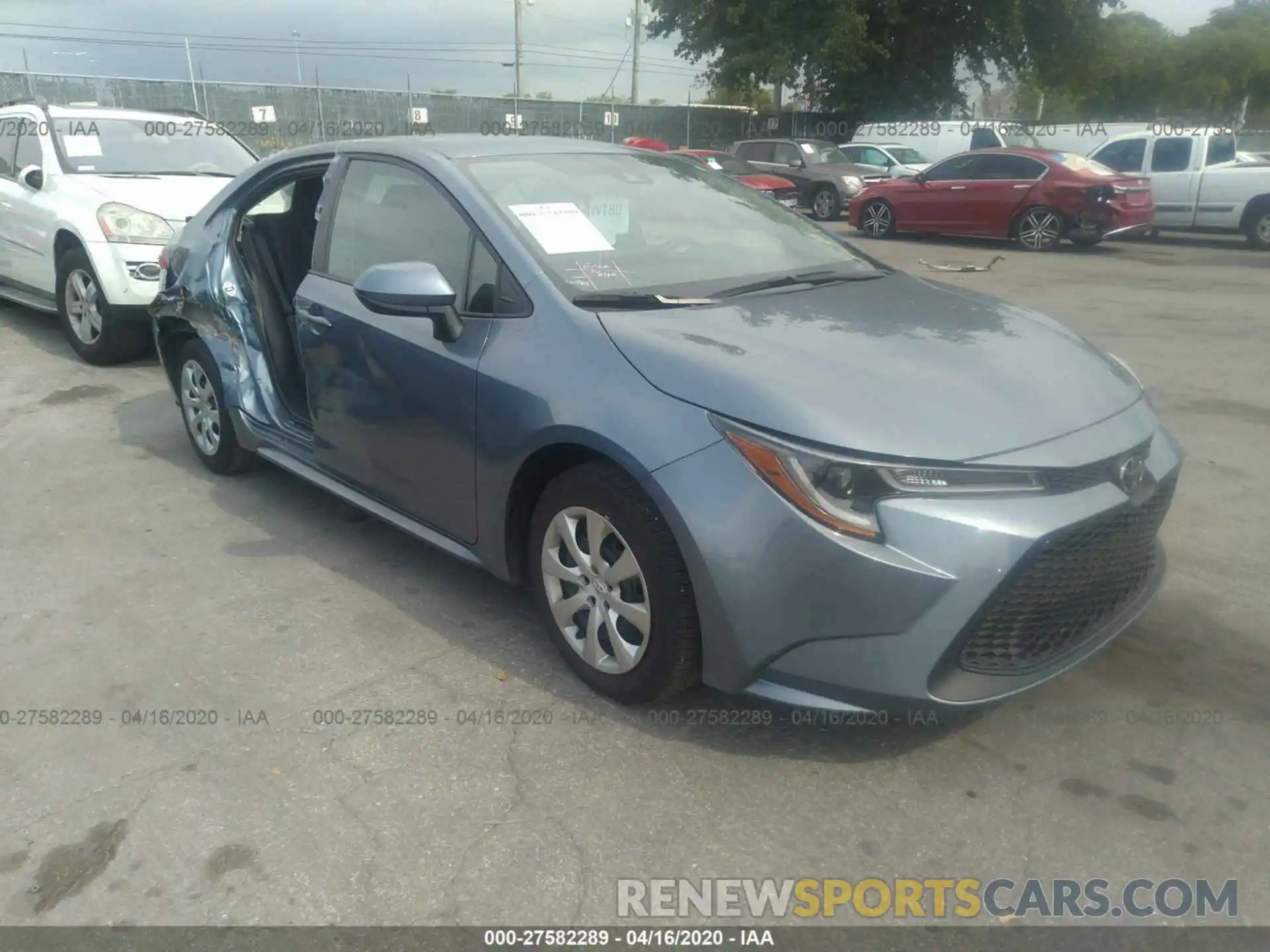 1 Photograph of a damaged car 5YFEPRAE9LP044430 TOYOTA COROLLA 2020