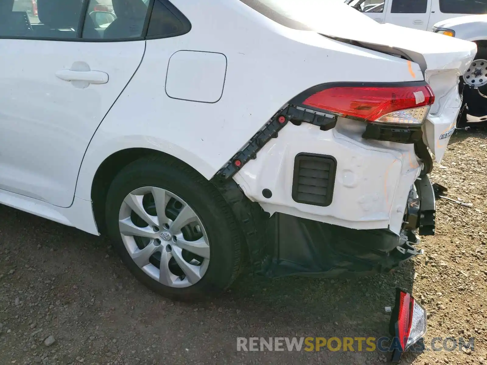 9 Photograph of a damaged car 5YFEPRAE9LP047425 TOYOTA COROLLA 2020