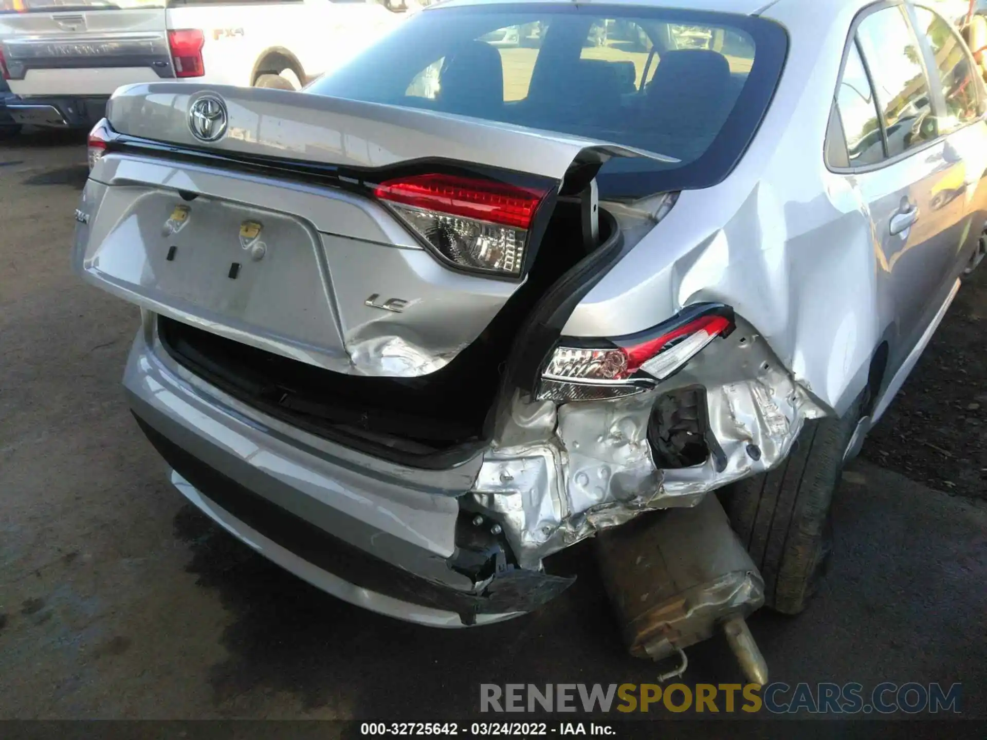 6 Photograph of a damaged car 5YFEPRAE9LP049000 TOYOTA COROLLA 2020