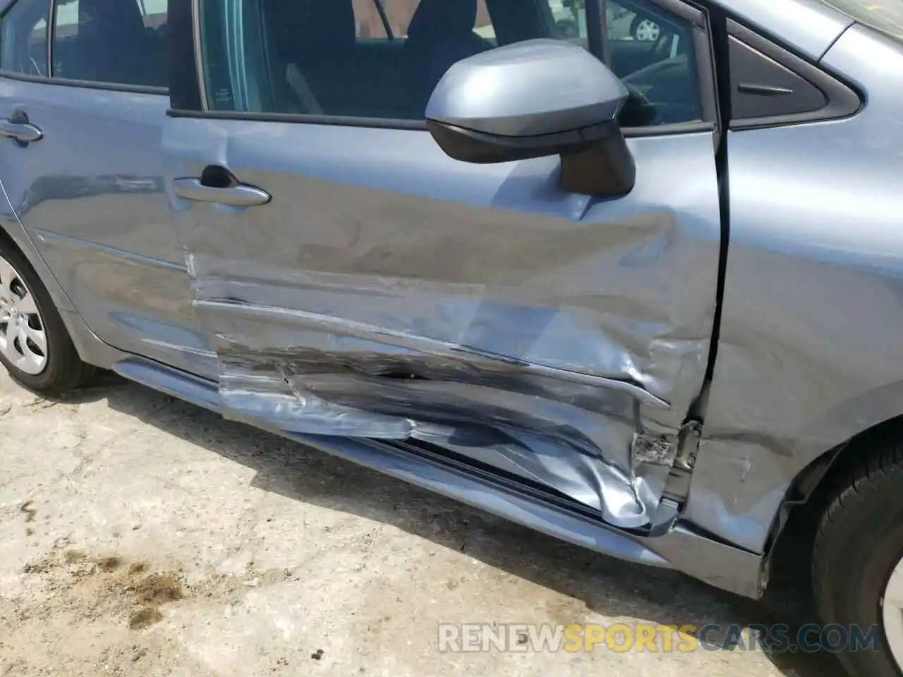 9 Photograph of a damaged car 5YFEPRAE9LP049837 TOYOTA COROLLA 2020