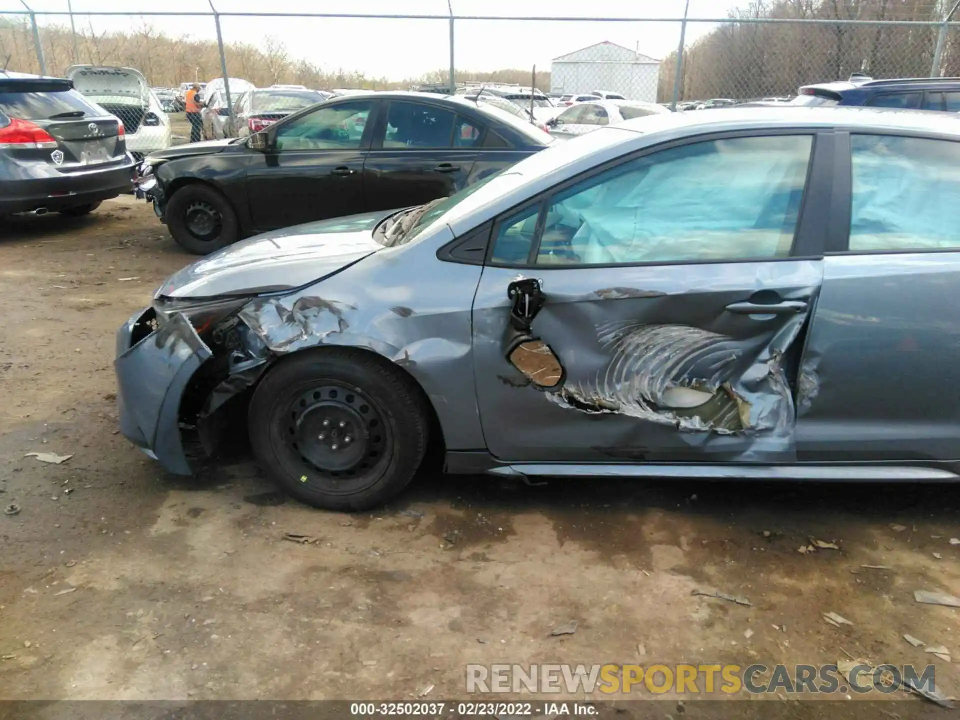 6 Photograph of a damaged car 5YFEPRAE9LP055802 TOYOTA COROLLA 2020