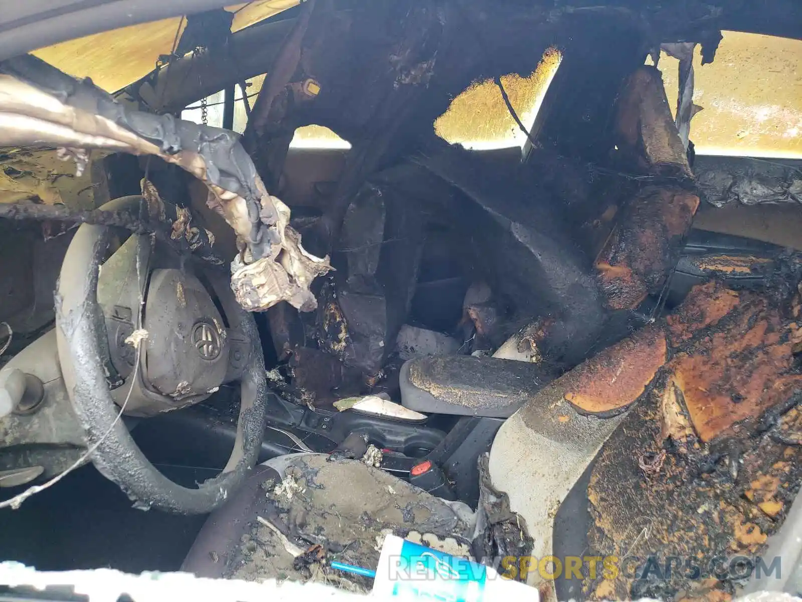 5 Photograph of a damaged car 5YFEPRAE9LP056058 TOYOTA COROLLA 2020