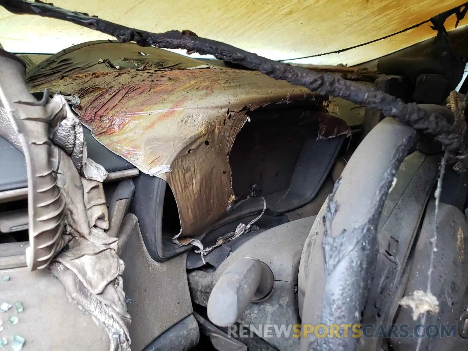 8 Photograph of a damaged car 5YFEPRAE9LP056058 TOYOTA COROLLA 2020