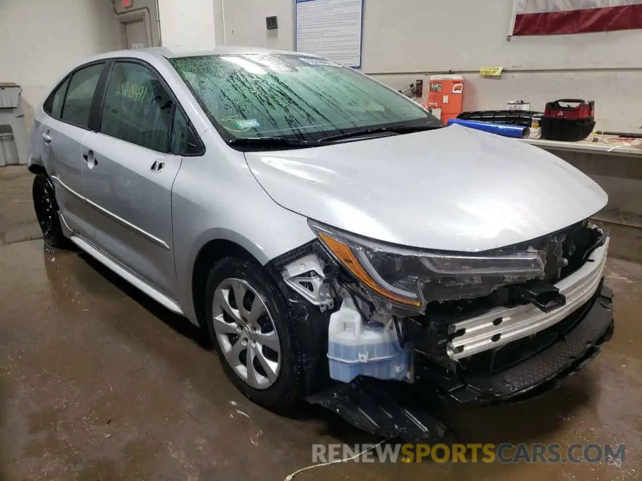 1 Photograph of a damaged car 5YFEPRAE9LP058750 TOYOTA COROLLA 2020