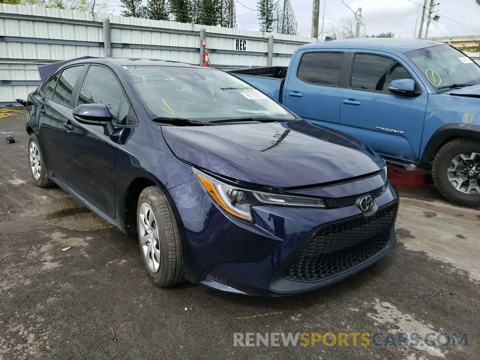 1 Photograph of a damaged car 5YFEPRAE9LP061373 TOYOTA COROLLA 2020