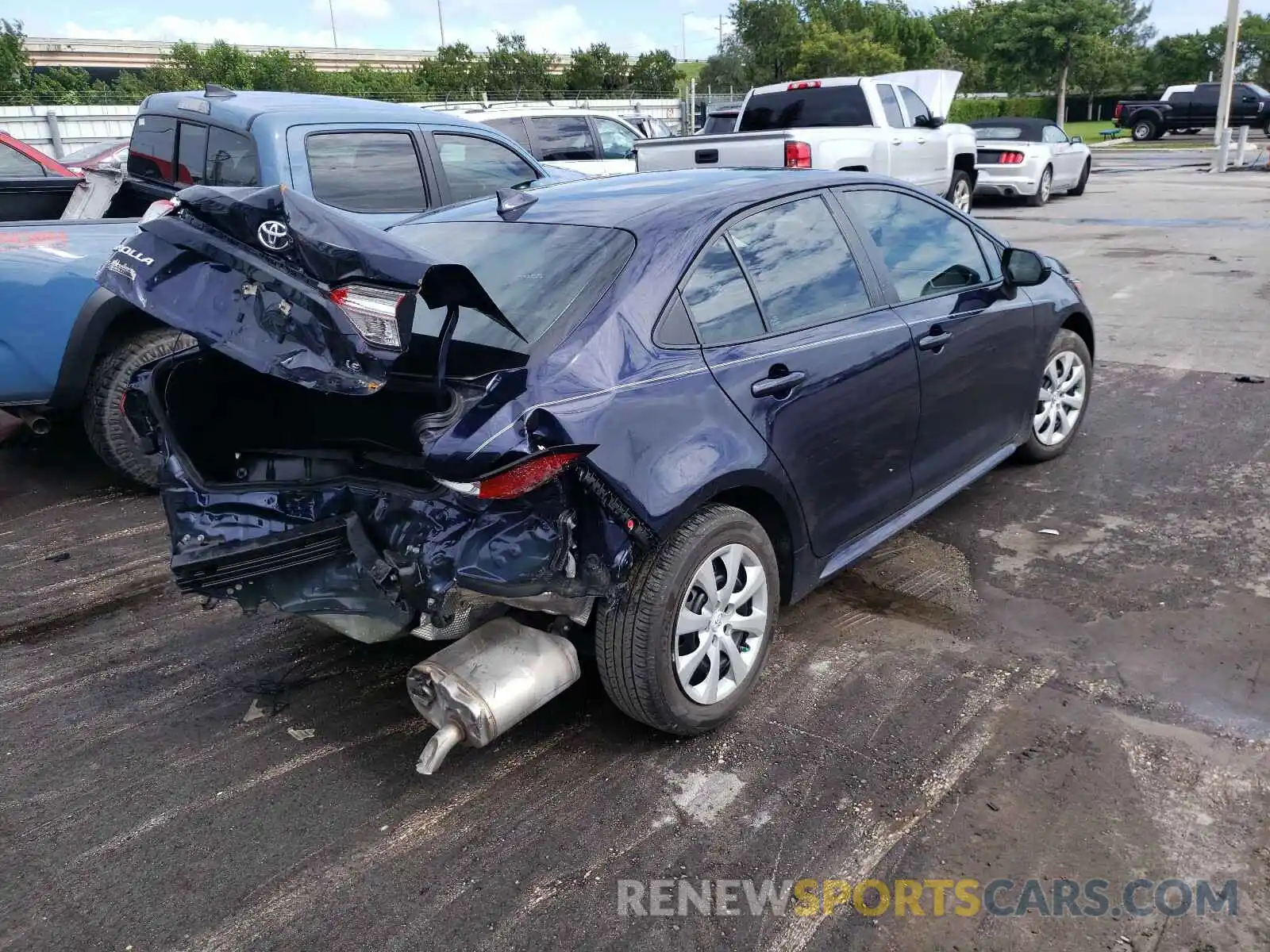 4 Photograph of a damaged car 5YFEPRAE9LP061373 TOYOTA COROLLA 2020