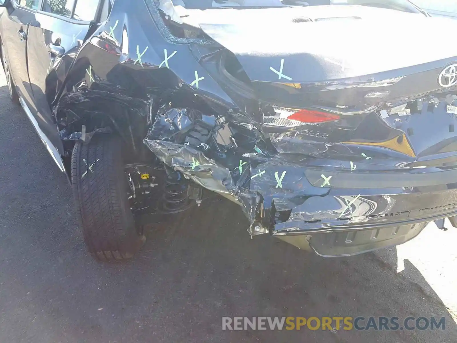 9 Photograph of a damaged car 5YFEPRAE9LP061695 TOYOTA COROLLA 2020