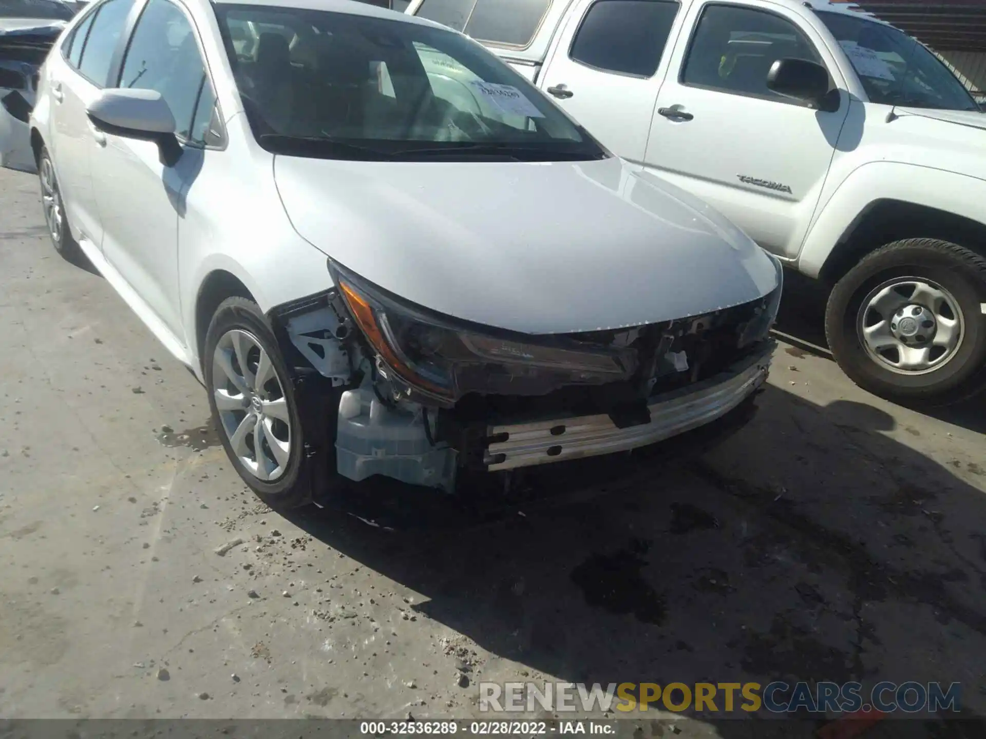 6 Photograph of a damaged car 5YFEPRAE9LP065116 TOYOTA COROLLA 2020