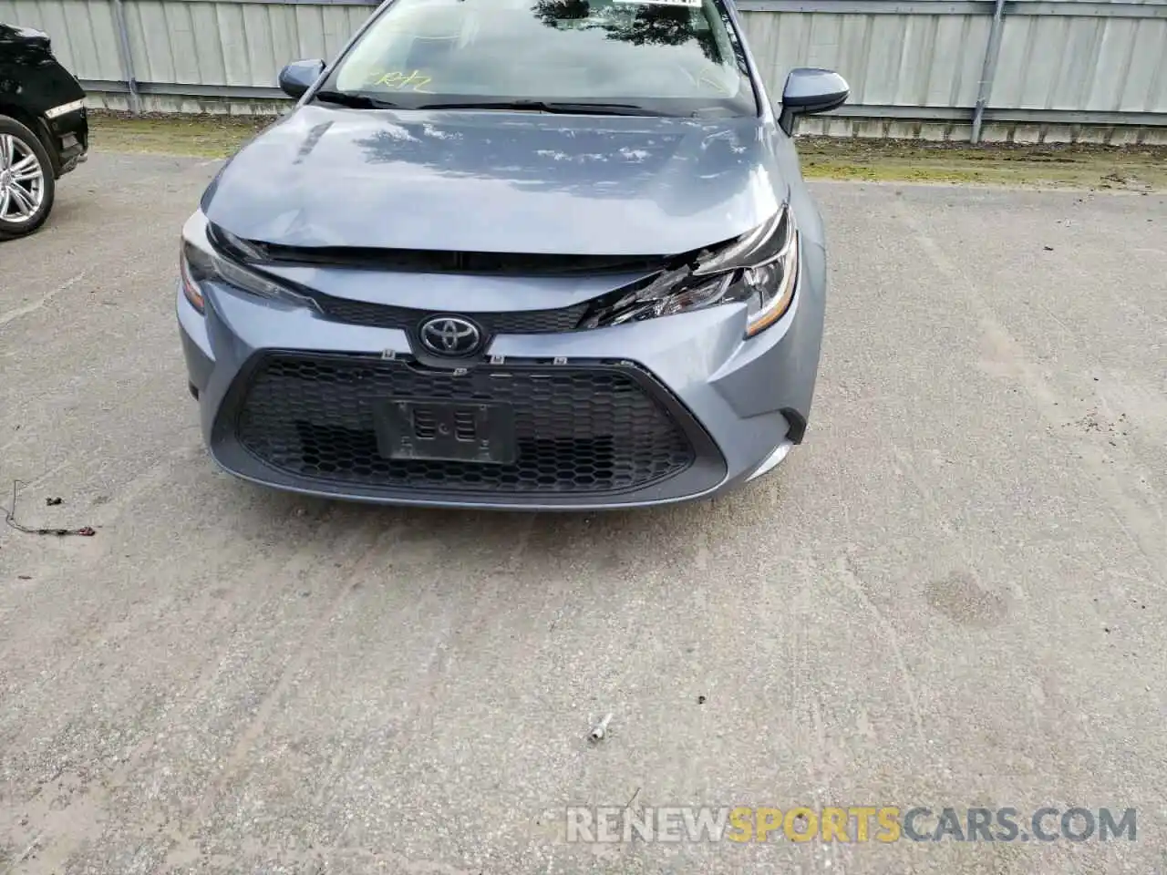 9 Photograph of a damaged car 5YFEPRAE9LP065858 TOYOTA COROLLA 2020