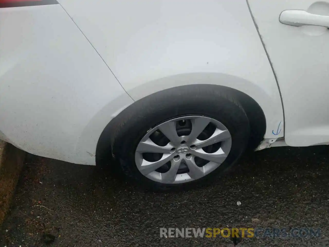 9 Photograph of a damaged car 5YFEPRAE9LP066475 TOYOTA COROLLA 2020