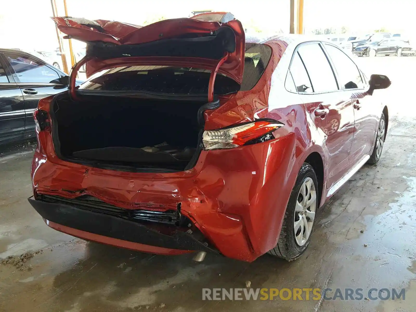 4 Photograph of a damaged car 5YFEPRAE9LP069697 TOYOTA COROLLA 2020