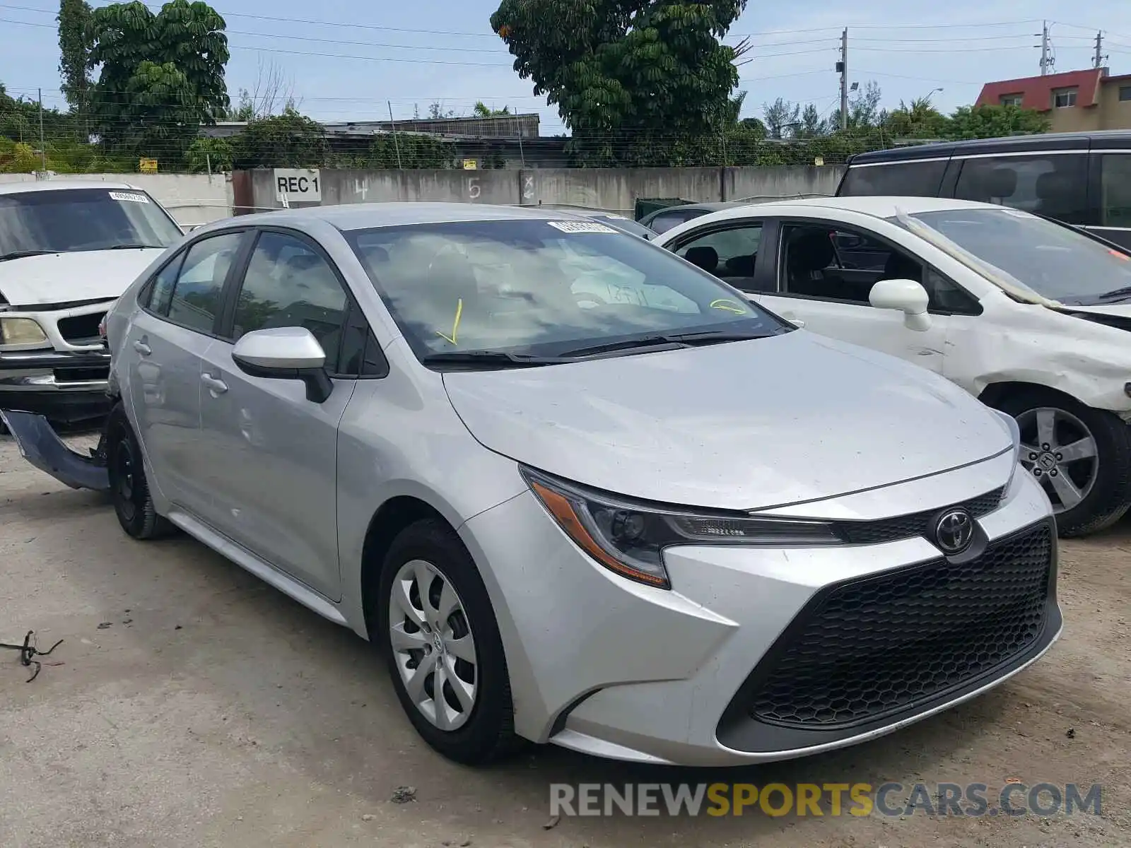 1 Photograph of a damaged car 5YFEPRAE9LP071286 TOYOTA COROLLA 2020