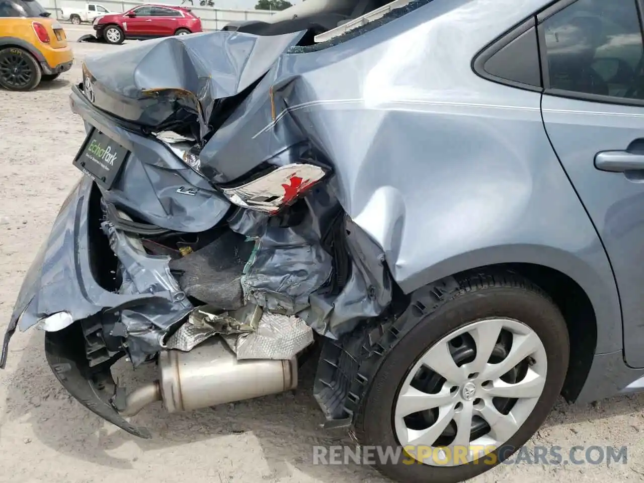 9 Photograph of a damaged car 5YFEPRAE9LP073457 TOYOTA COROLLA 2020