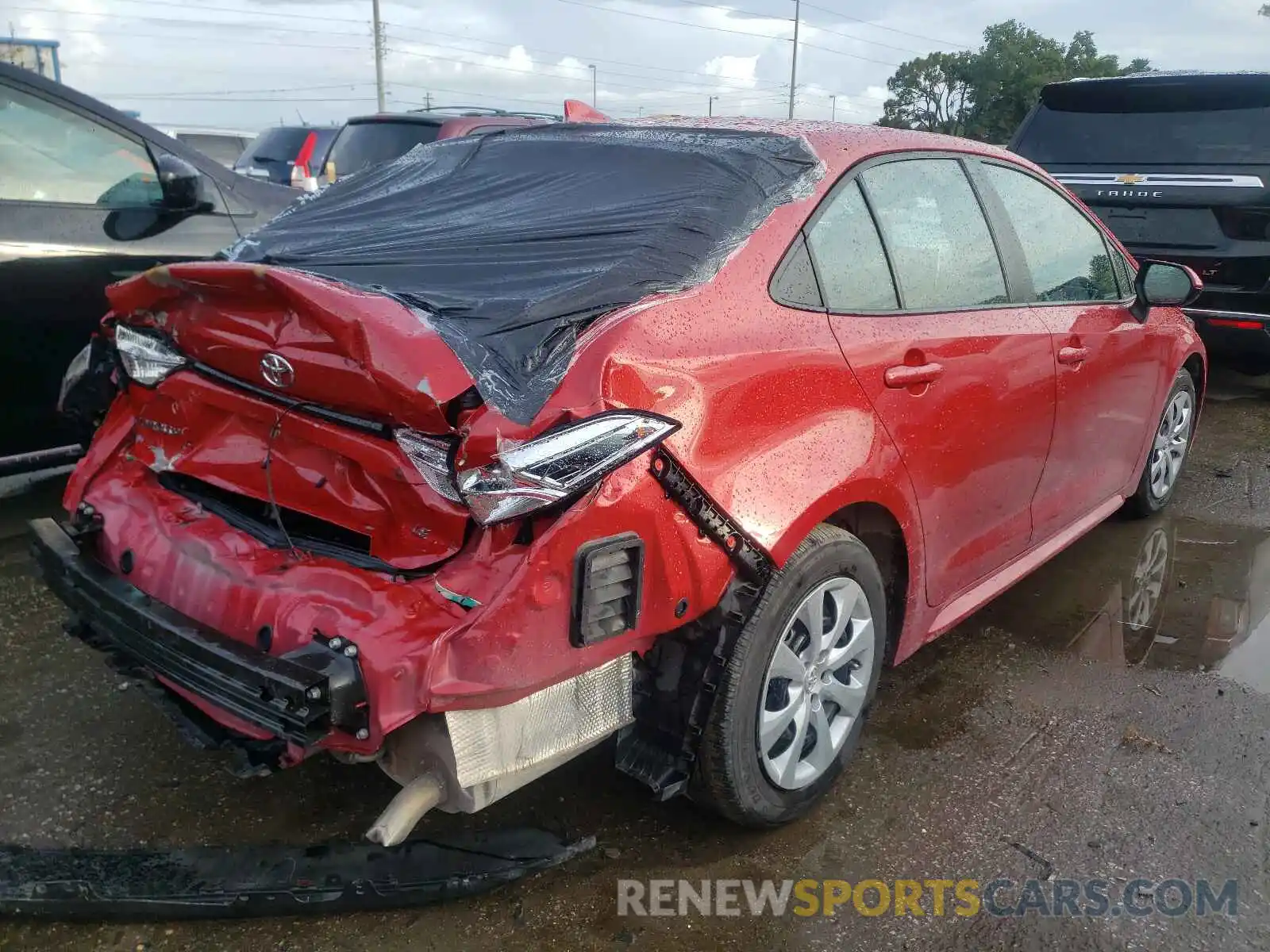 4 Photograph of a damaged car 5YFEPRAE9LP076651 TOYOTA COROLLA 2020