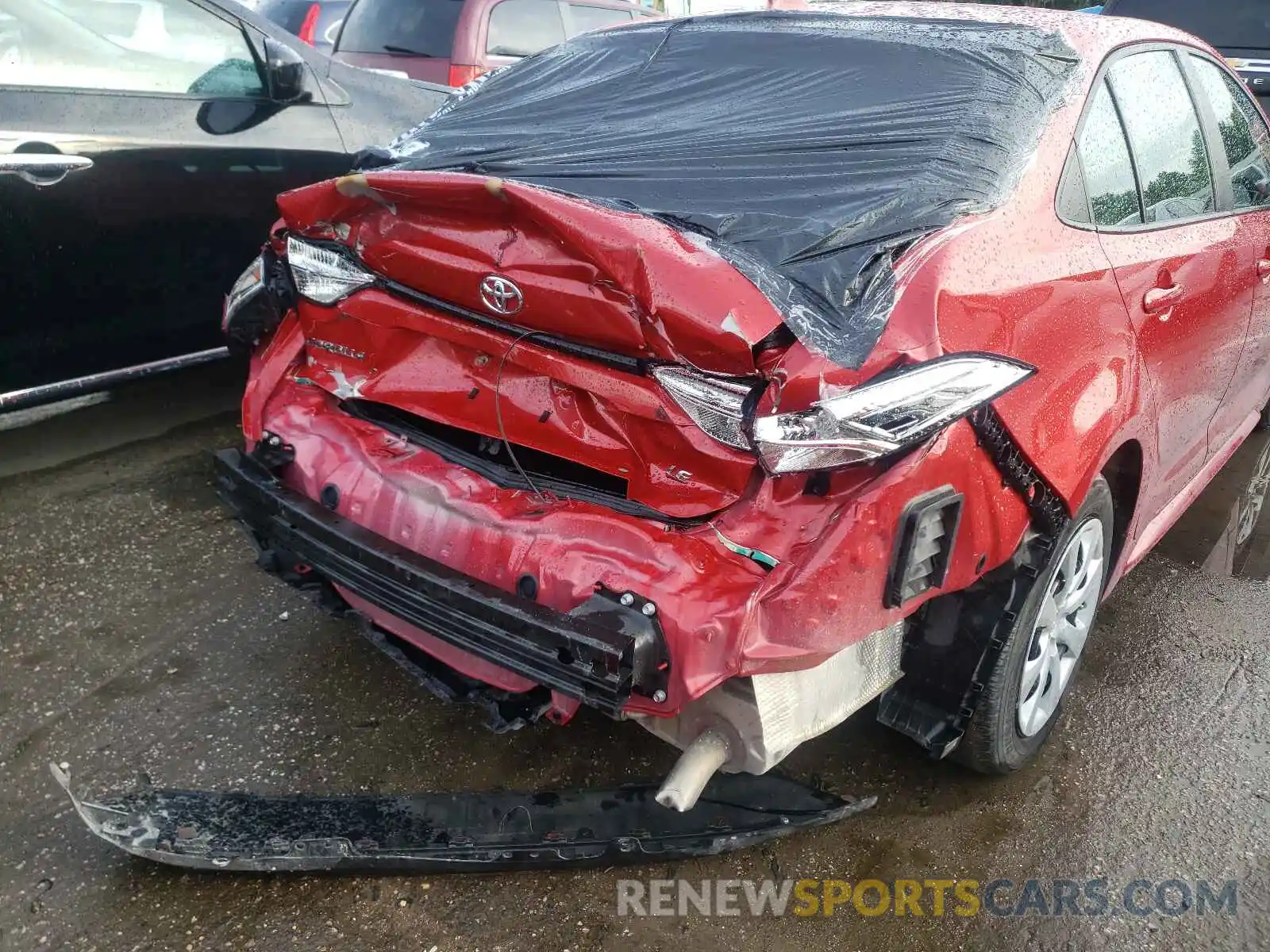 9 Photograph of a damaged car 5YFEPRAE9LP076651 TOYOTA COROLLA 2020